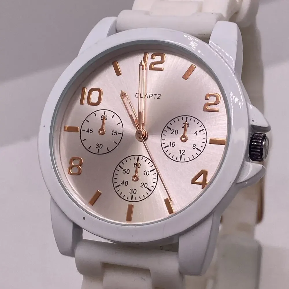 Womens White Rubber Fashion Quartz Watch New Battery
